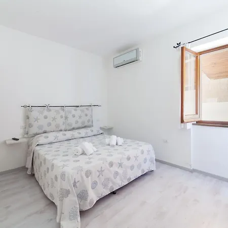 Brezza B&B Golfo Aranci Exterior photo
